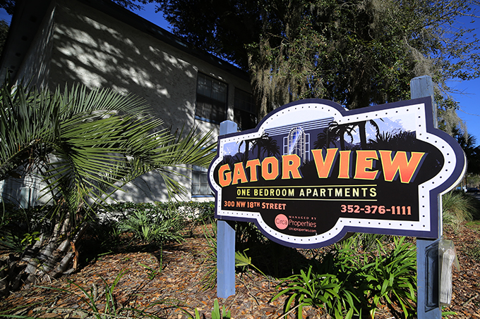 Gator View Sign