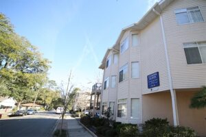 Wallking distance to UF and the football stadium