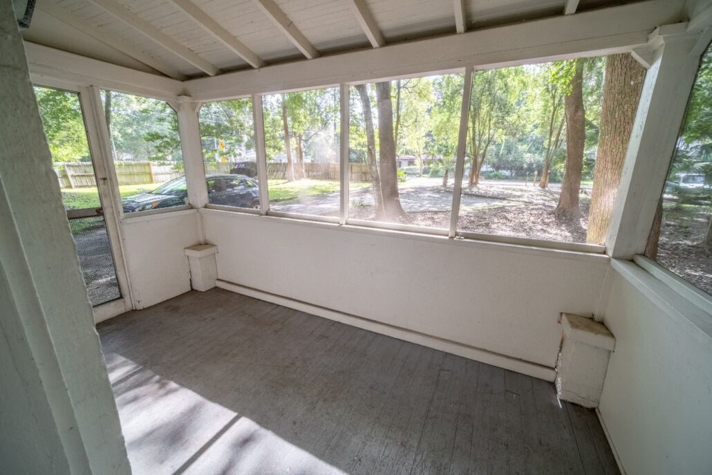 2BR / 1BA House Near UF Law School Closest Apartments to UF and