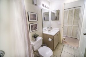 This is the other bathroom but also... here kitty kitty!