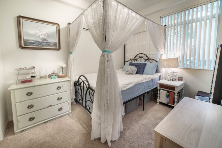 These apartments include parking and high speed internet access for free!