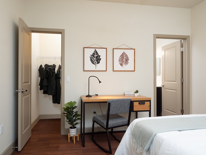 Craftsman furnished bedroom